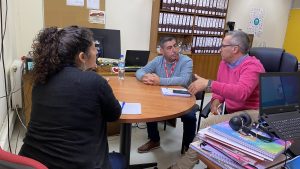 Dirigentes junto a concejala, Claudia Arriagada.